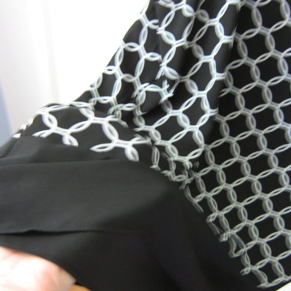 Chico's Black and White Sleeveless Blouse - Picture 4 of 4